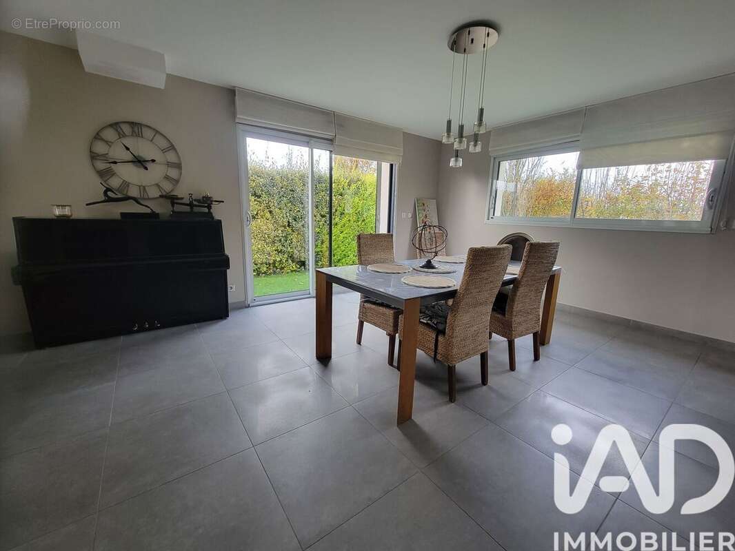 Photo 2 - Maison à ISNEAUVILLE