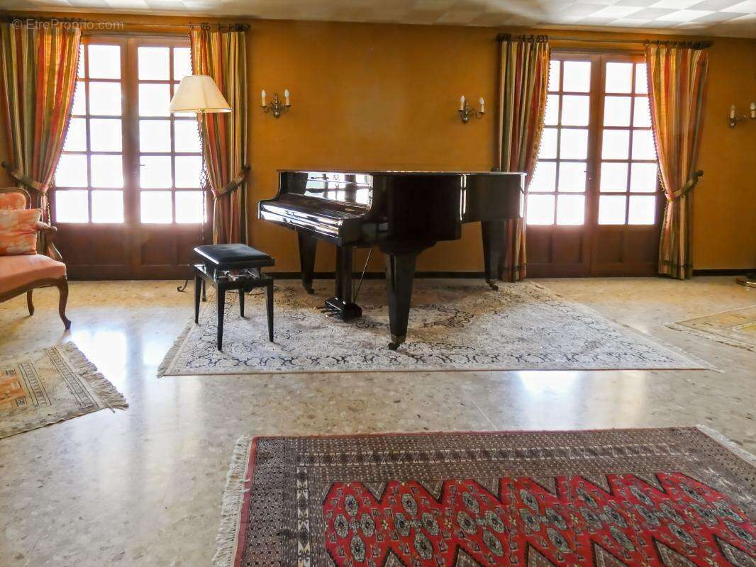 Maison à BAGNOLS-SUR-CEZE