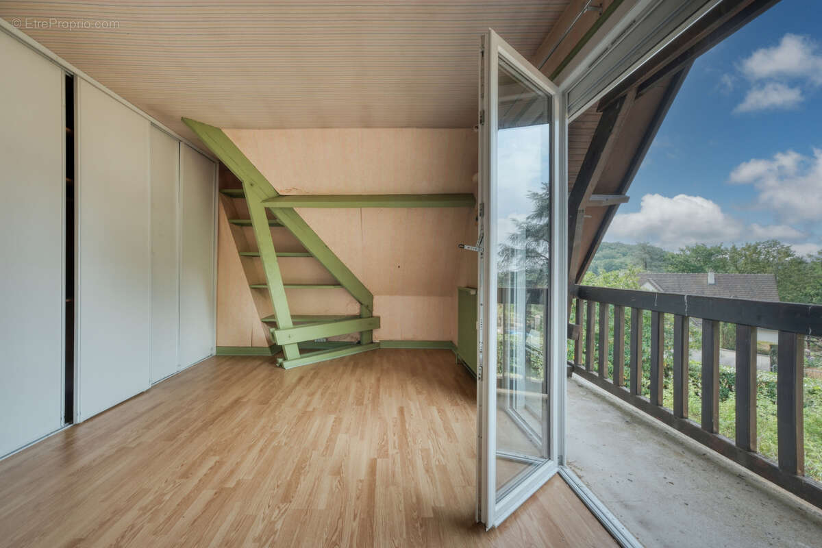 Maison familiale 10 pieces - 6 chambres - sous sol total - terrain de 1800m2 - photo 27