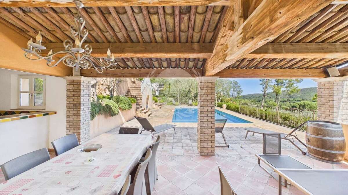 Maison à PLAN-DE-LA-TOUR
