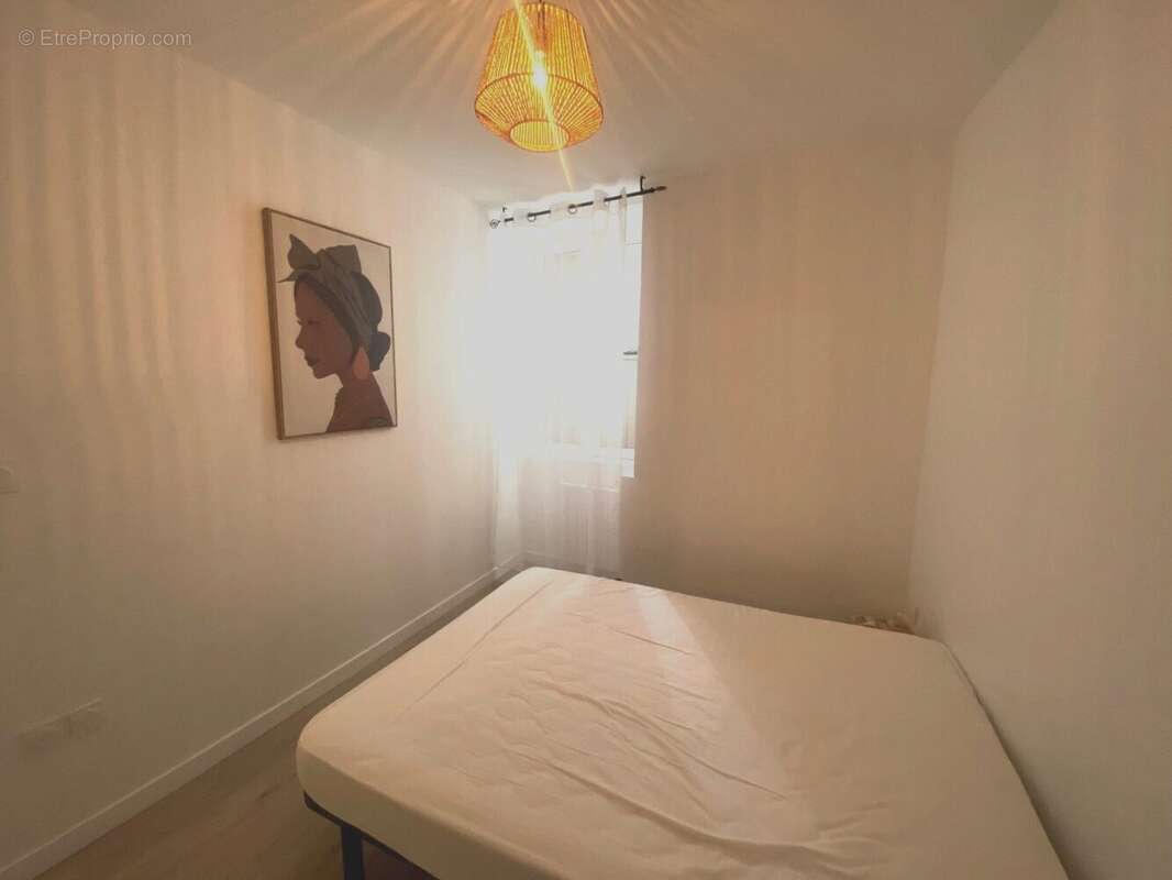 CH/BUR 1ER ETAGE