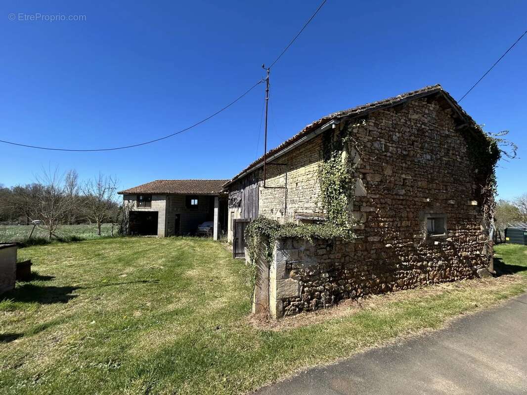 Grange attrayante à rénover en bordure de village - photo 9