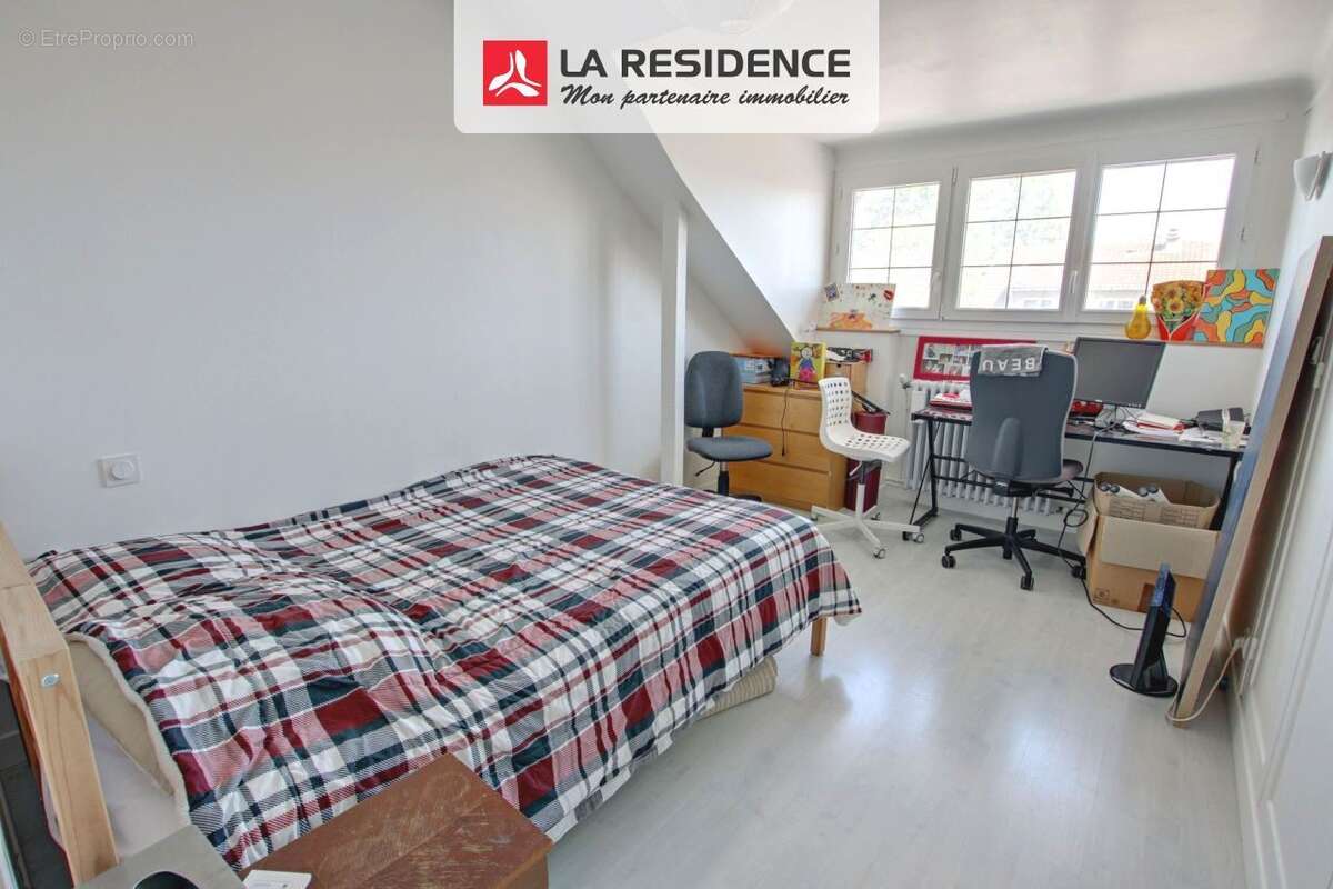 Maison 130 m² à Le Mesnil-Saint-Denis  - photo 7