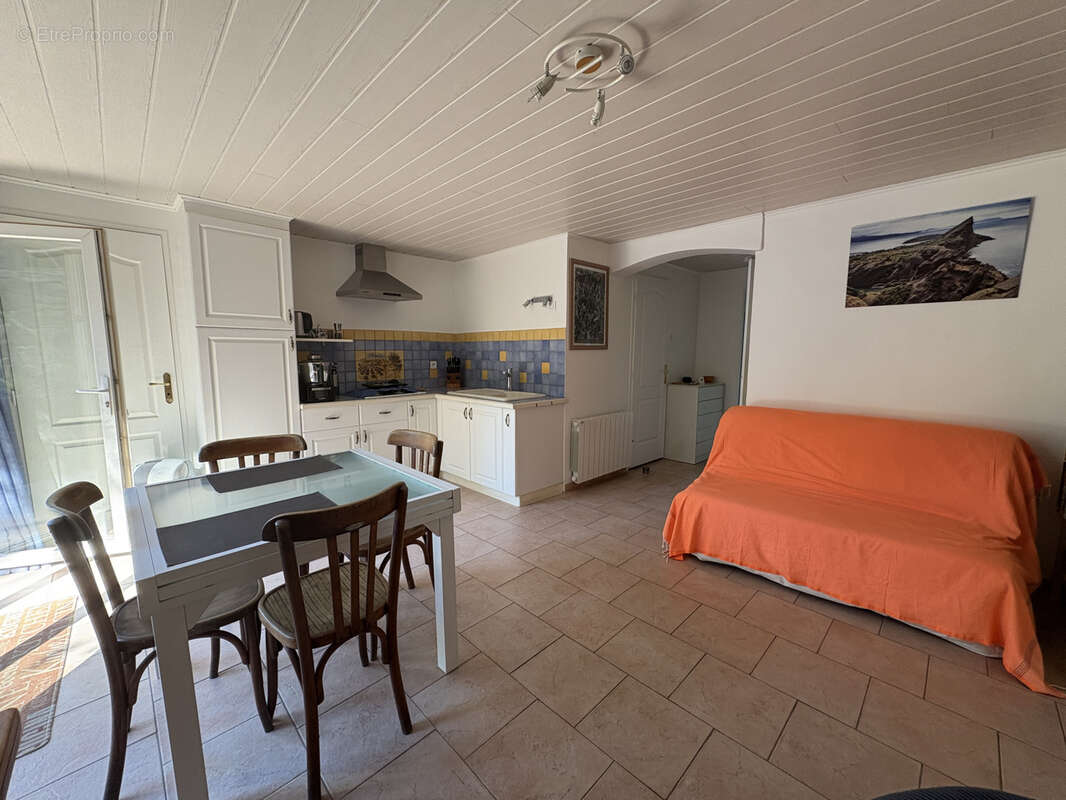 Maison à SAINT-CYR-SUR-MER