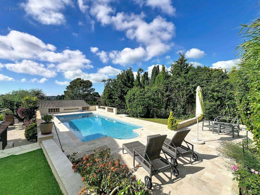 Appartement à MOUGINS