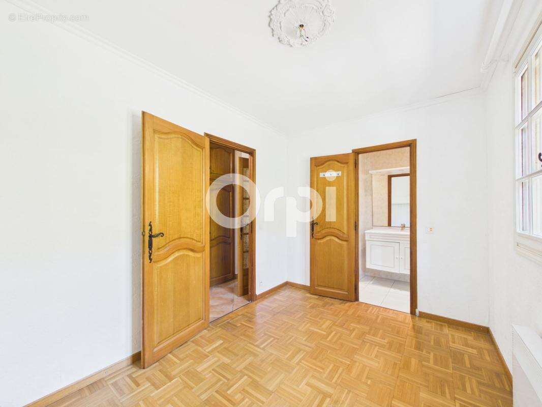 Villa individuelle a rafraichir - habitation + dependance + garage + annexes - vue imprenable - piscine a renover - terrain clos - photo 14