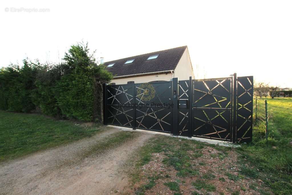 Maison à SENNECEY-LE-GRAND