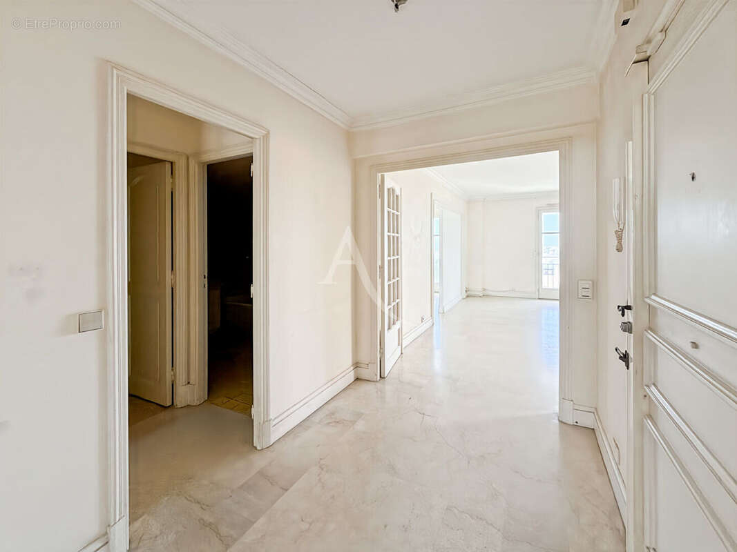 Coeur du Cannet 3 pièces 68 m² - photo 6