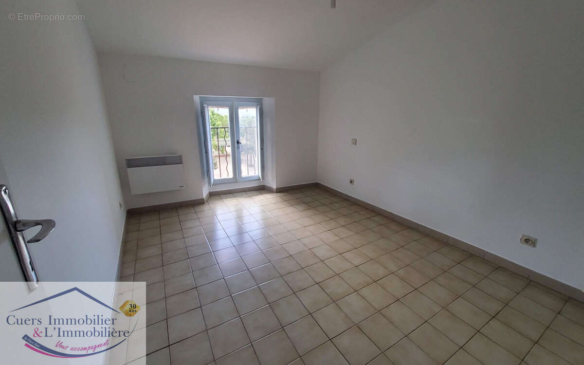 Appartement à CUERS