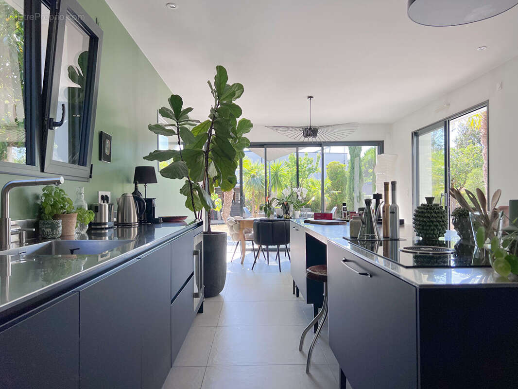 à deux pas de la plage de la Courance, Villa d'architecte avec jardin paysager et dépendance - photo 6