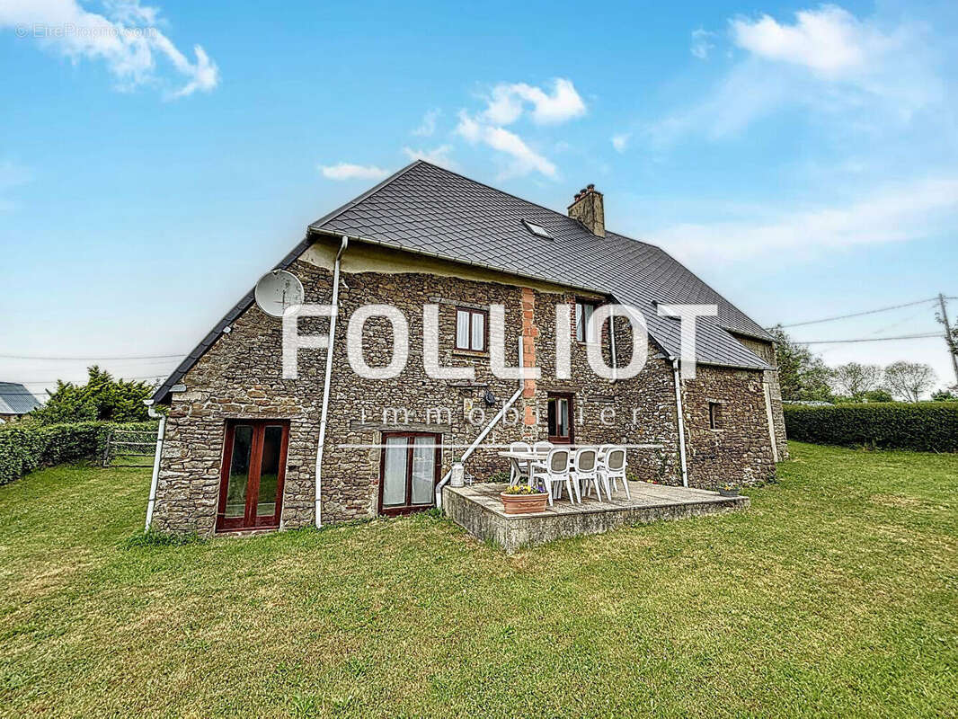 Maison à TESSY-SUR-VIRE