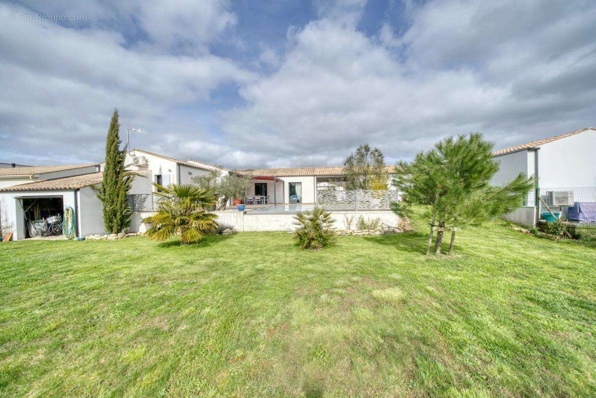 Maison à SAINT-JEAN-DE-LIVERSAY