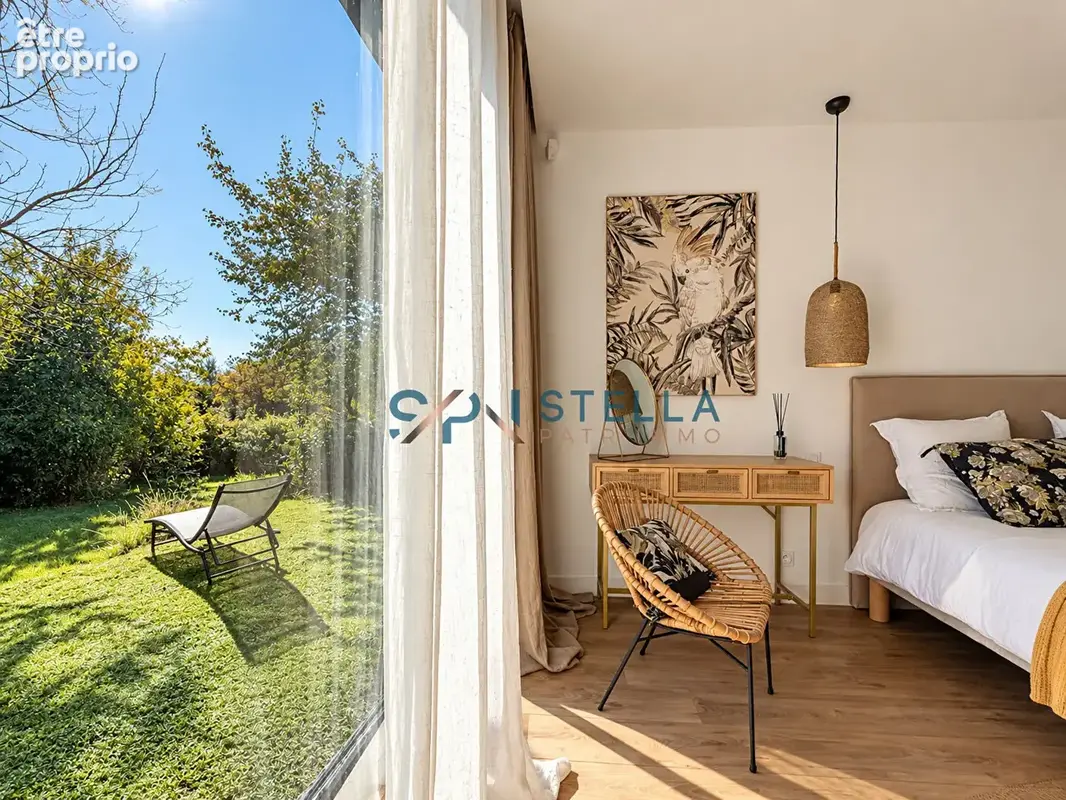 Villa de standing -135 m²  - Prestations raffinées, piscine et intimité absolue - photo 10