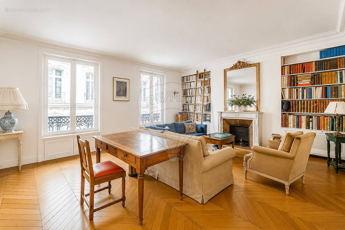Appartement à PARIS-7E