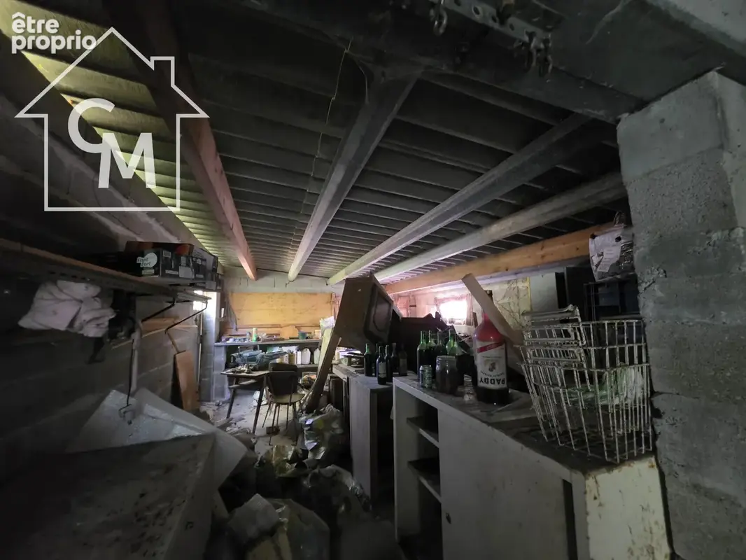 Maison à rénover entièrement avec dépendances et terrain - photo 30