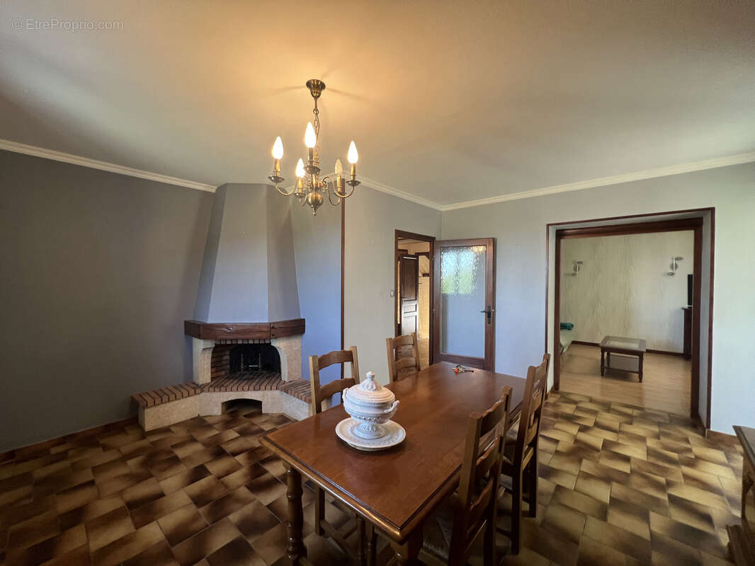 Maison à COURS-LA-VILLE