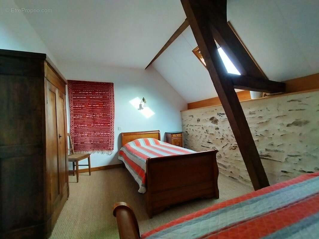 Maison à vendre à St Germain de Coulamer chambre - Maison à SAINT-GERMAIN-DE-COULAMER