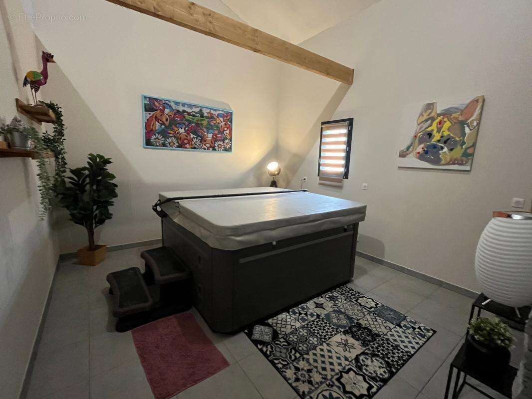 Maison à SAINTE-FOY-DE-PEYROLIERES