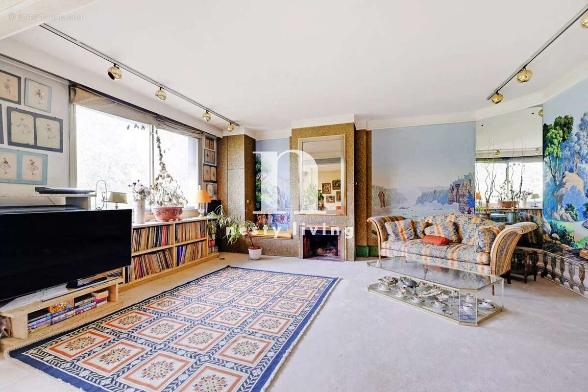 Appartement à PARIS-16E