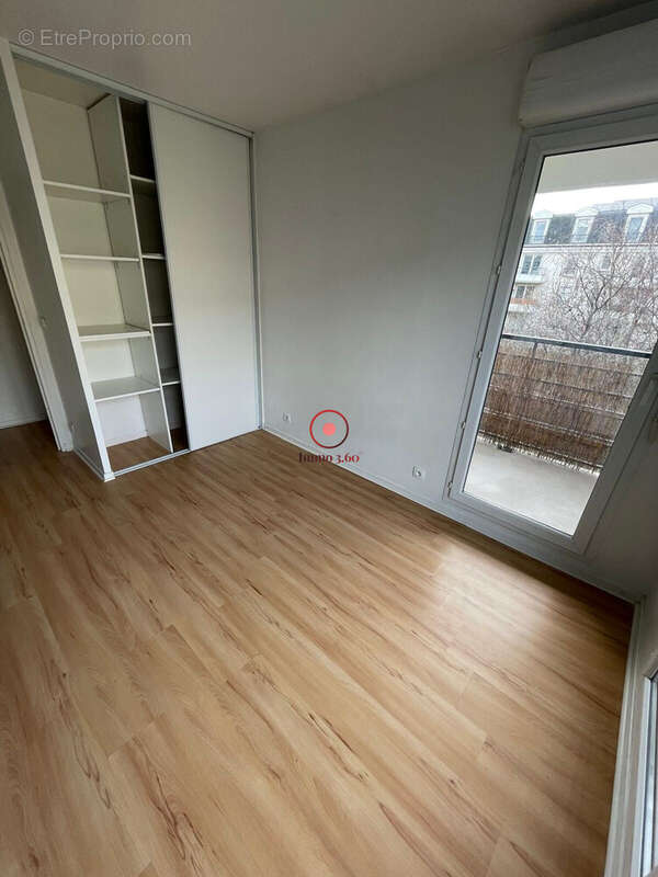 Chambre 1 - Appartement à ARGENTEUIL
