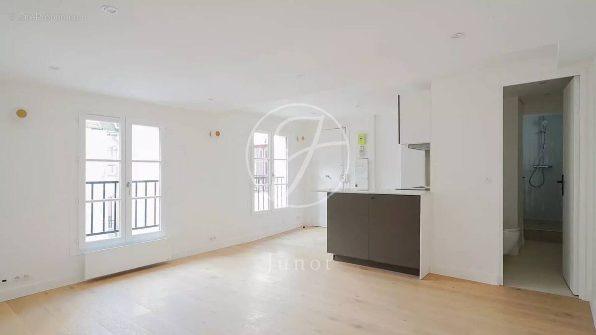 Appartement à PARIS-3E