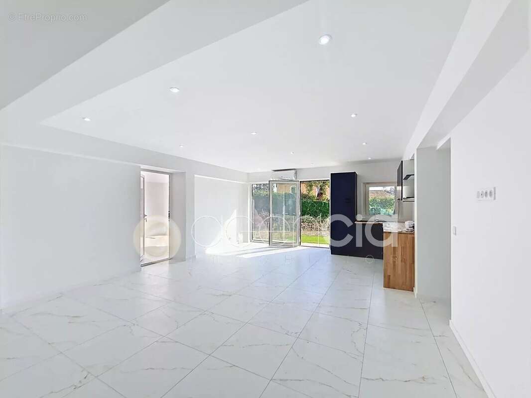 Appartement à VALBONNE