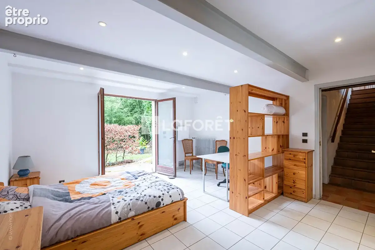 Maison de caractère de 256 m² sur terrain de 952 m² - La Celle-Saint-Cloud - photo 13