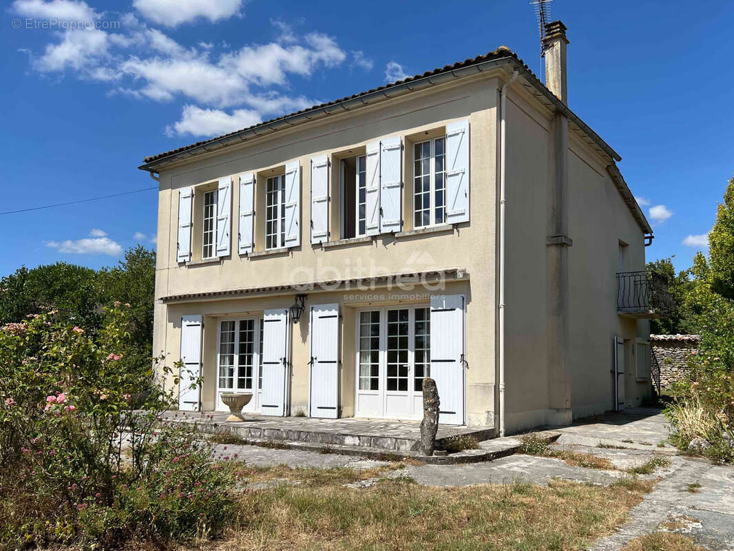 Maison à JAVREZAC