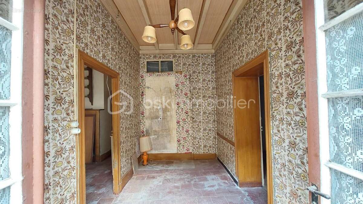 CAUDECOSTE – Maison de bourg T4 à rénover avec garage et patio - photo 7