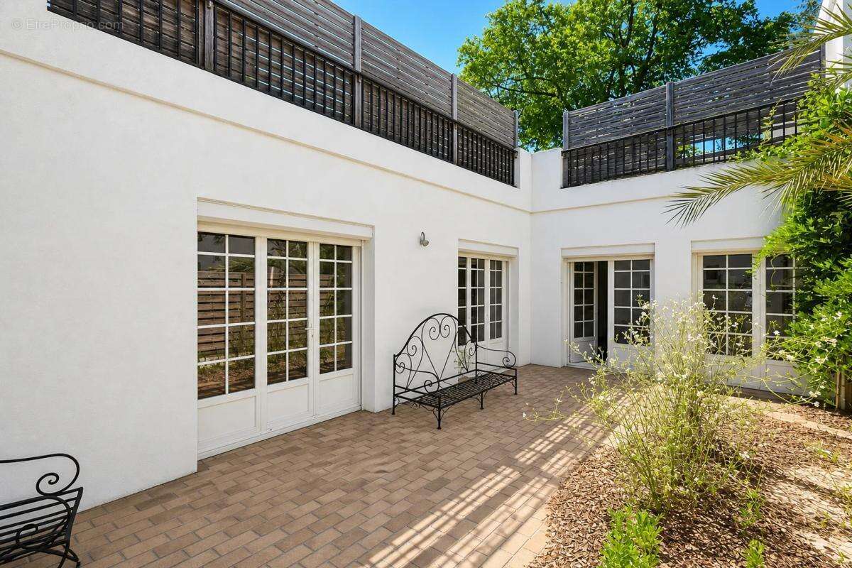 Maison de 8 pièces de 240 m² à Aureilhan - photo 21