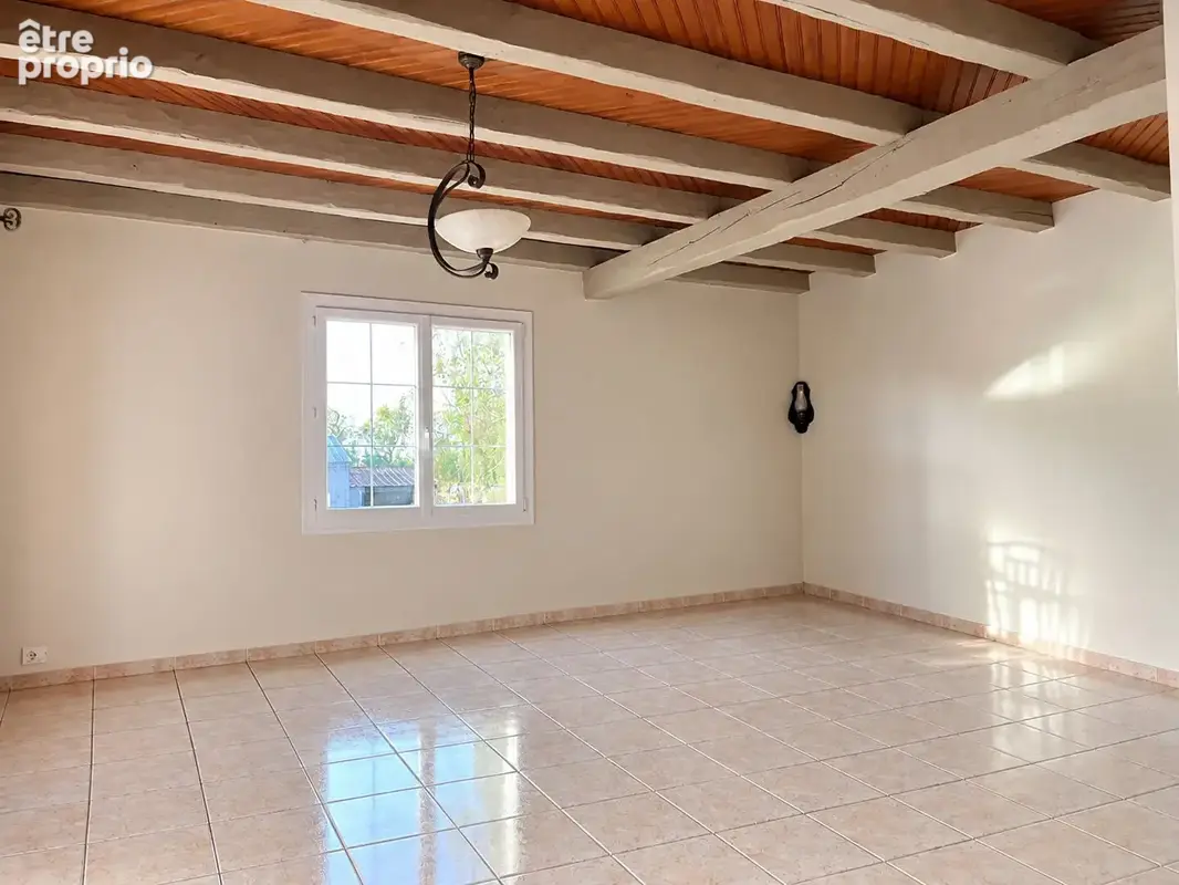 Challans 5 pièces - 155.98 m2 - Terrain 1225m² - garage - proche centre-ville - photo 3
