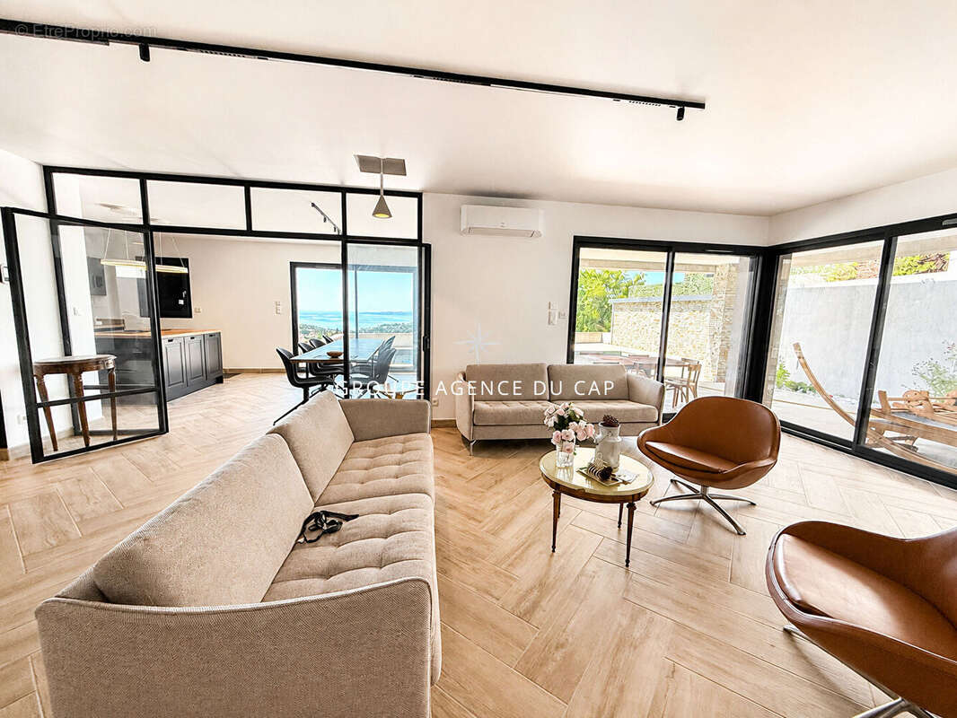 Maison à ROQUEBRUNE-SUR-ARGENS