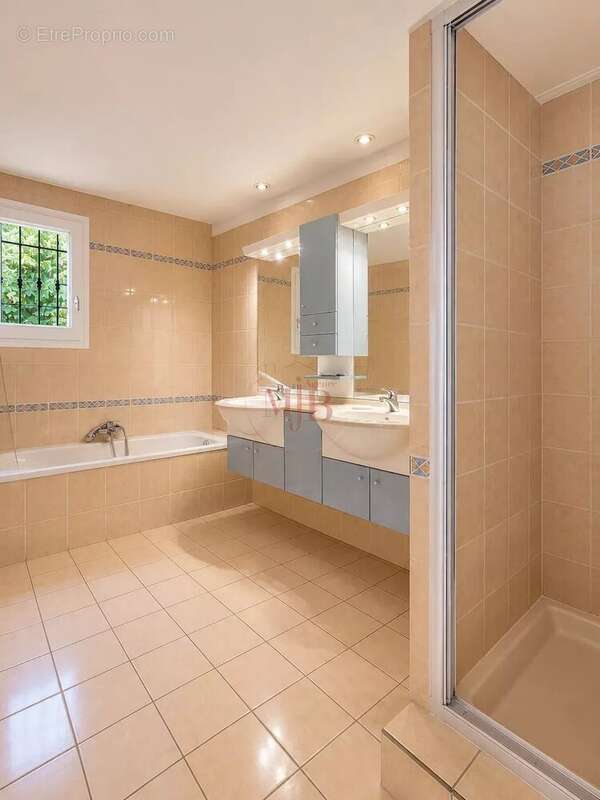 Le Puy-Sainte-Réparade – Maison familiale de 142 m² sur 6 000 m² de terrain boisé avec piscine - photo 14