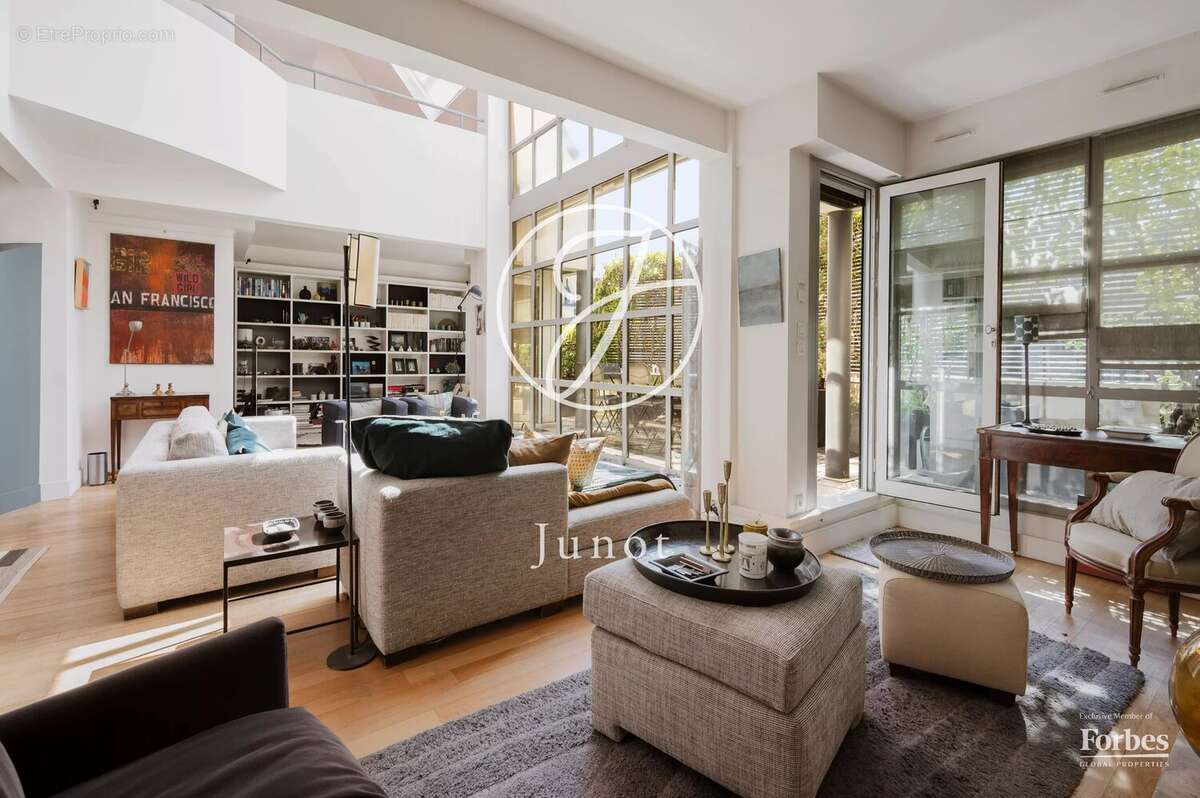 Appartement à PARIS-16E