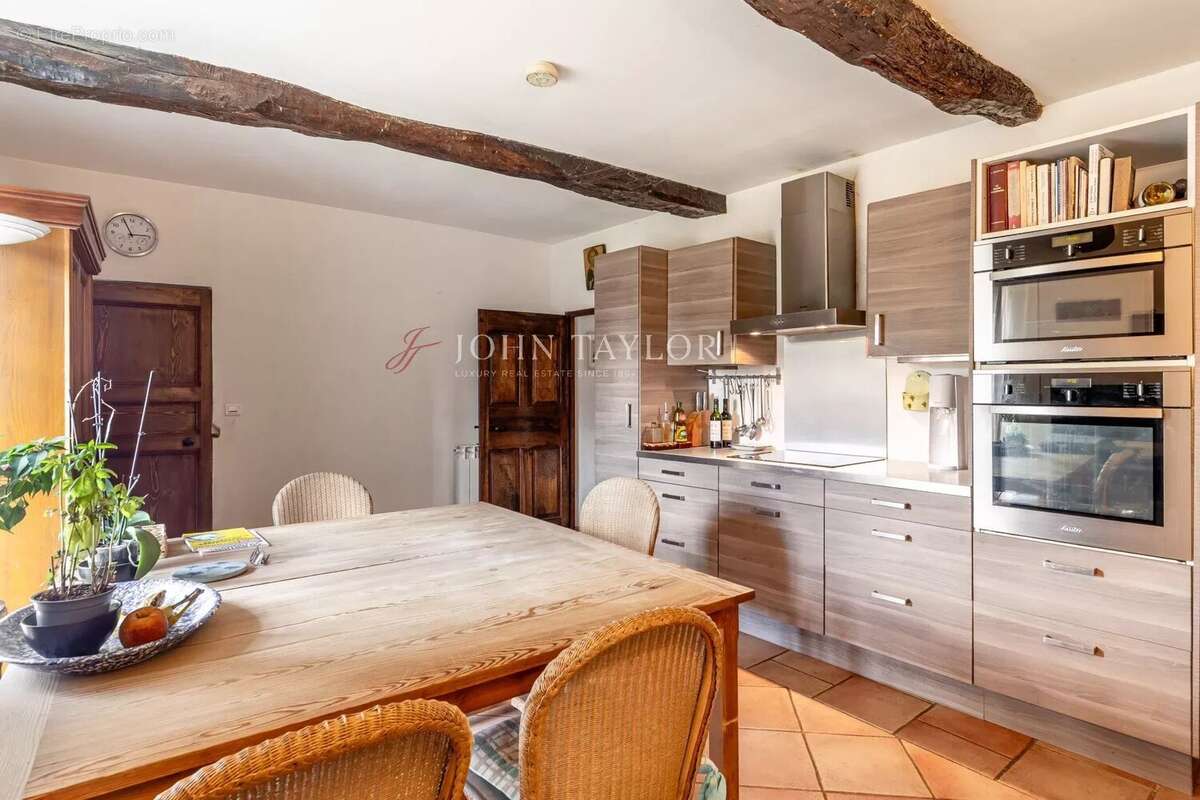 Maison à SAINT-SATURNIN-LES-APT