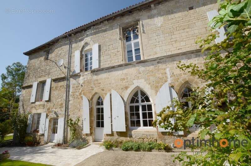 Maison à NANTEUIL-EN-VALLEE