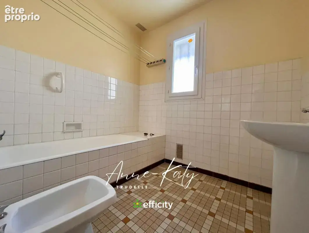 Maison 5 pièces 94 m² à vendre à Saint-Georges-De-Pointindoux (85150) - photo 7