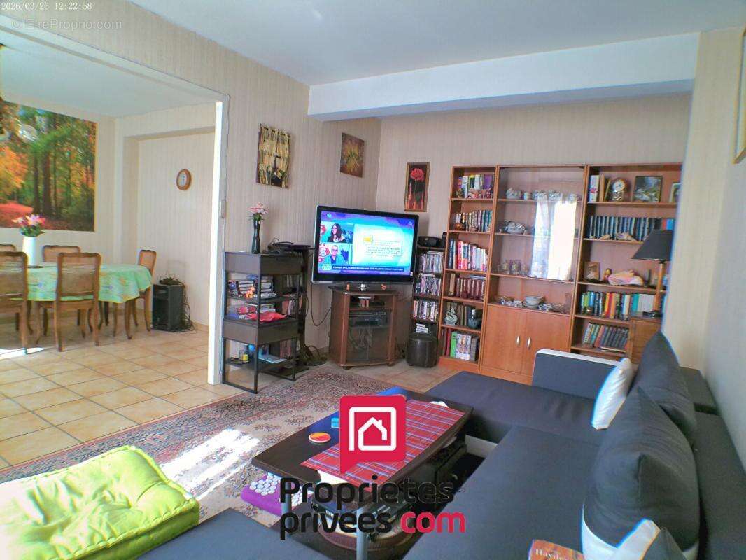 Appartement à LE CHAMBON-FEUGEROLLES
