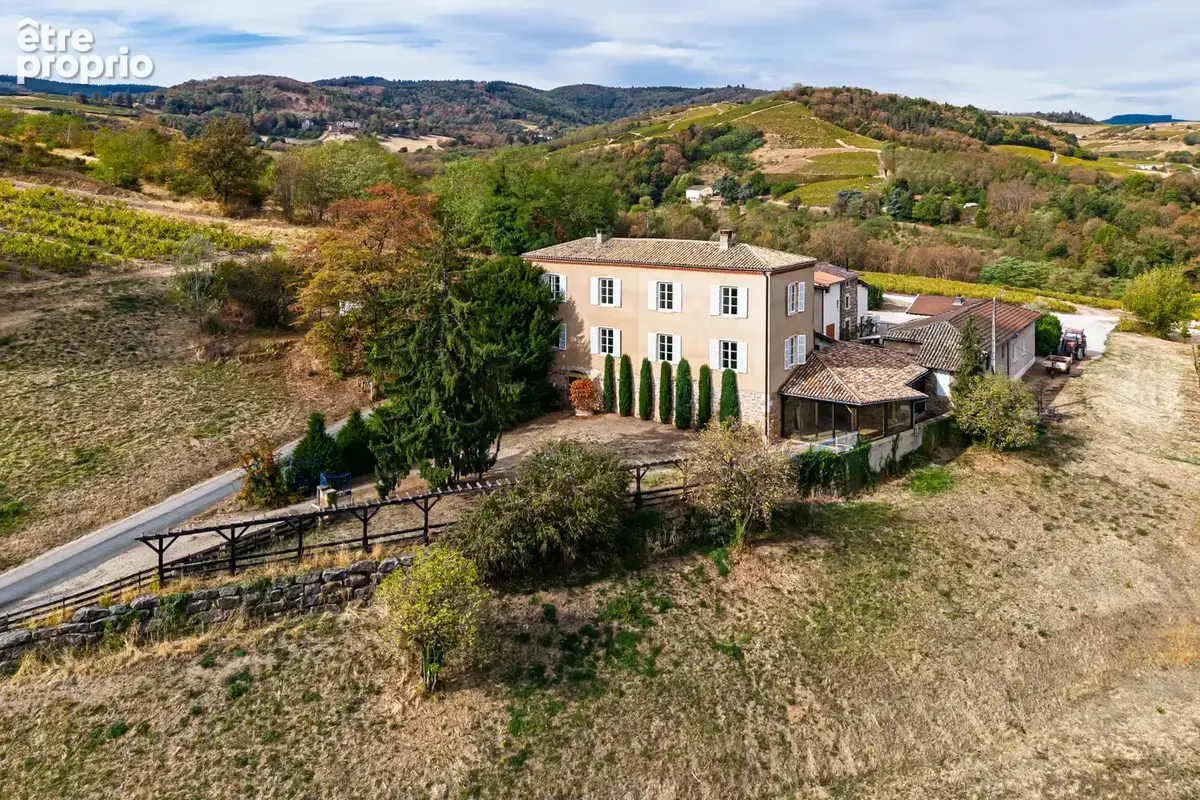 BELLE DEMEURE DE 223M2 - Vue d'exception sur 18 000m2 - Coeur du Beaujolais - photo 3