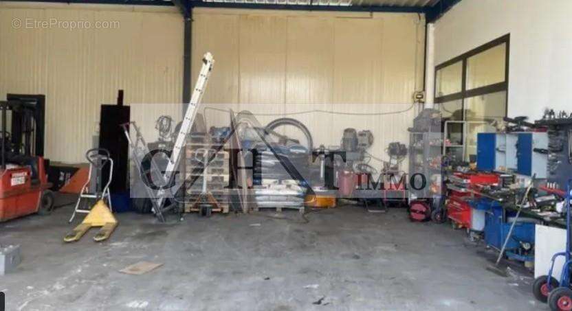 300 m² entrepot terrain sur 3700 m² de parcelle - photo 4