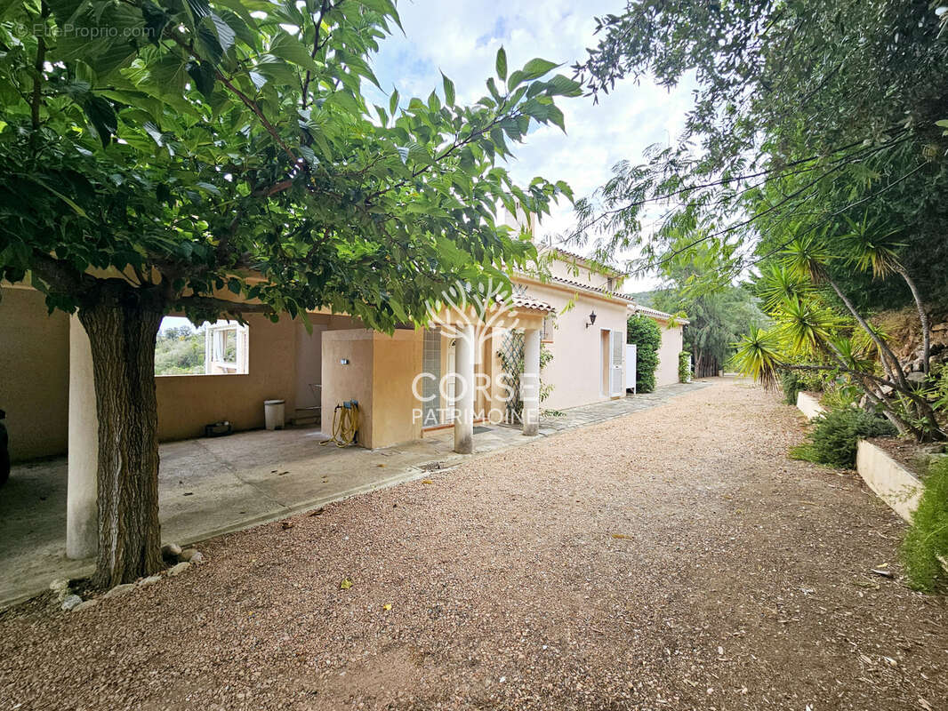 Villa avec piscine vue panoramique sur la mer - photo 9