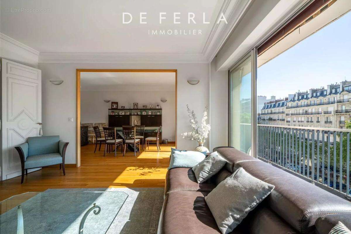 Appartement à PARIS-16E