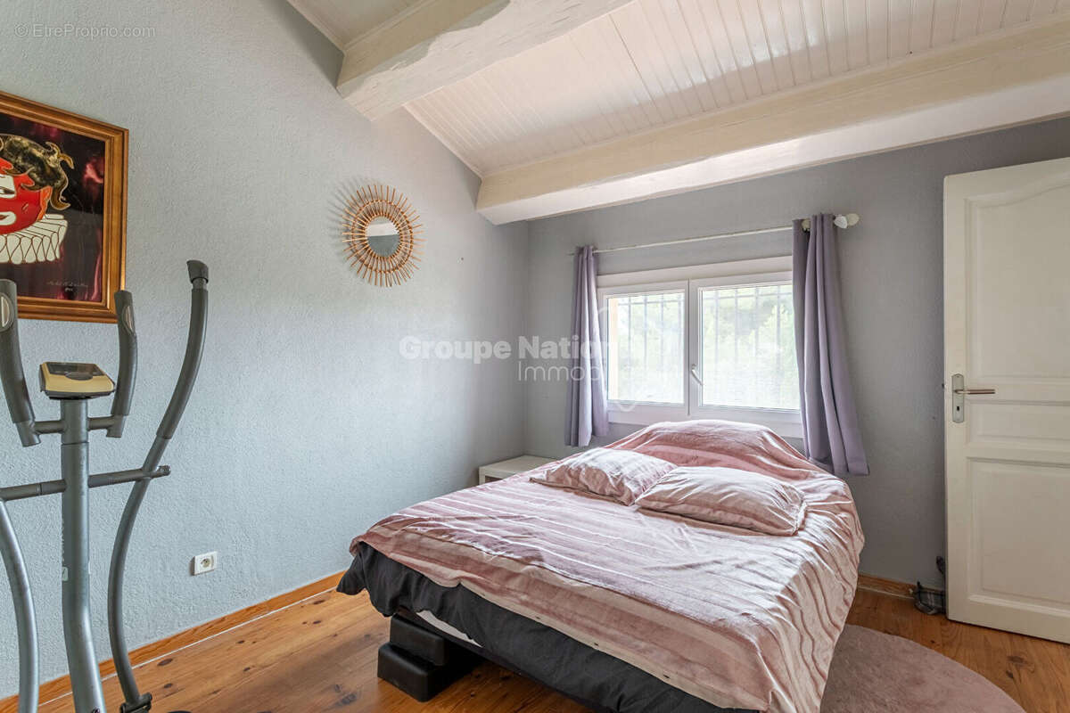 Villa familiale de 220 m² avec piscine et deux garages - photo 10