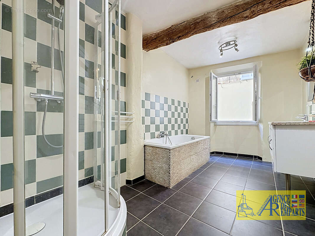 Appartement de caractère 82,95 m2 au cœur de la Vieille Ville - photo 3
