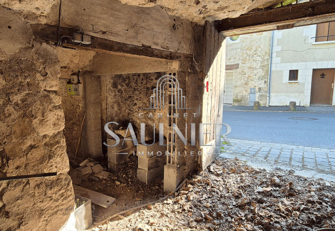 Amboise_rue bretonneau - cave (eau & electricite) - photo 6