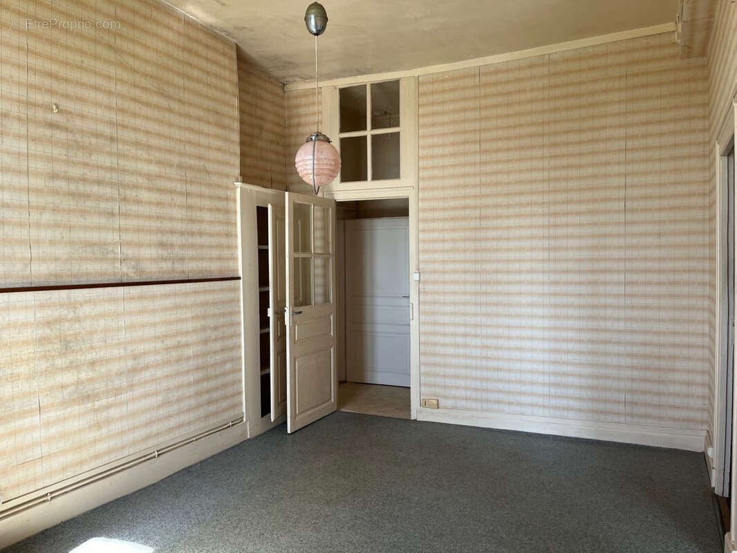 Coussac Bonneval, immeuble de 5 appartements, dépendances et terrain - photo 26