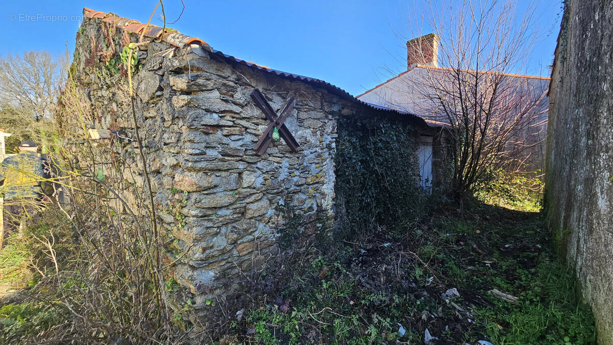 Parking à SAINT-JULIEN-DES-LANDES