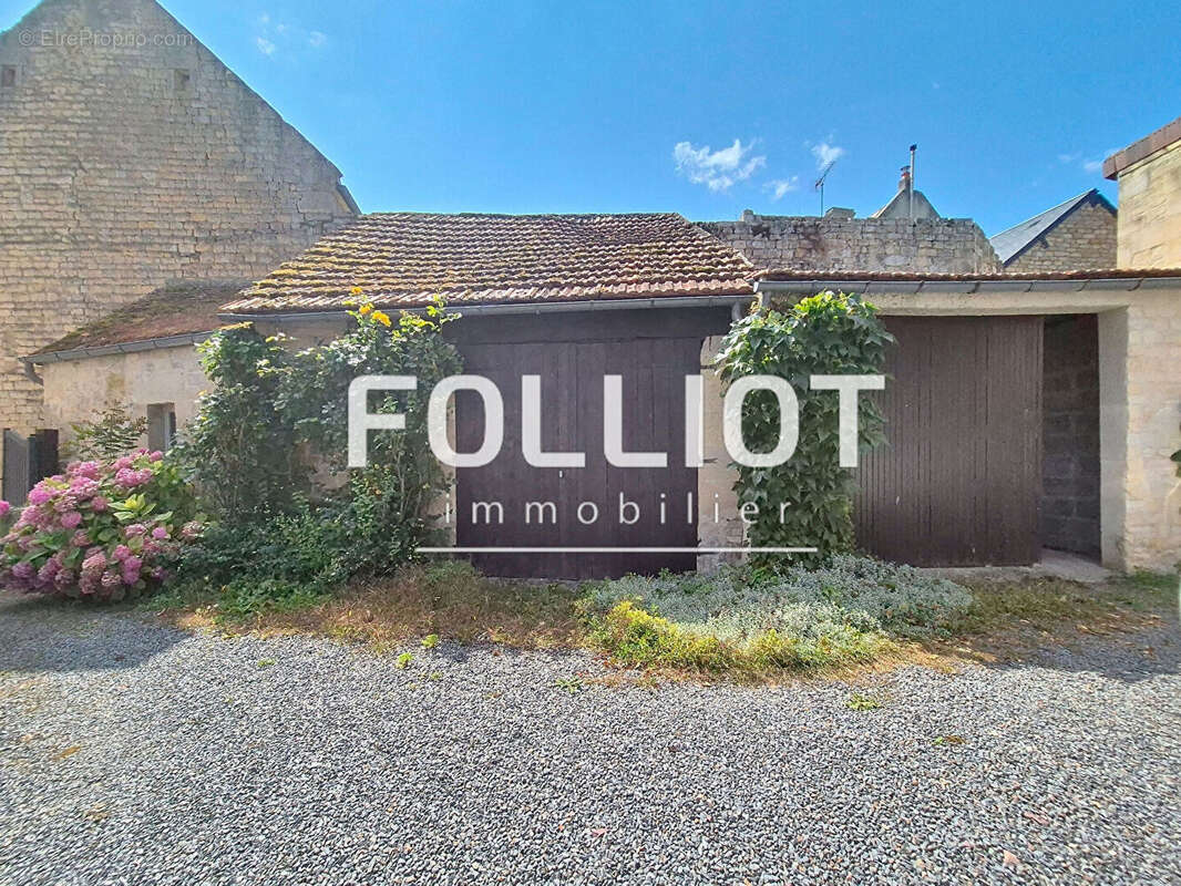 Maison à SAINTE-CROIX-GRAND-TONNE