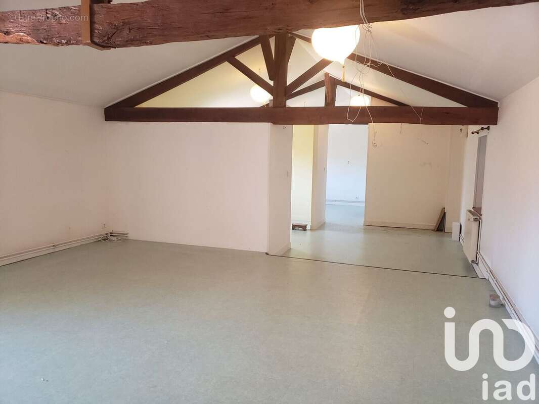 Maison 155 m² à Genouille  - photo 6