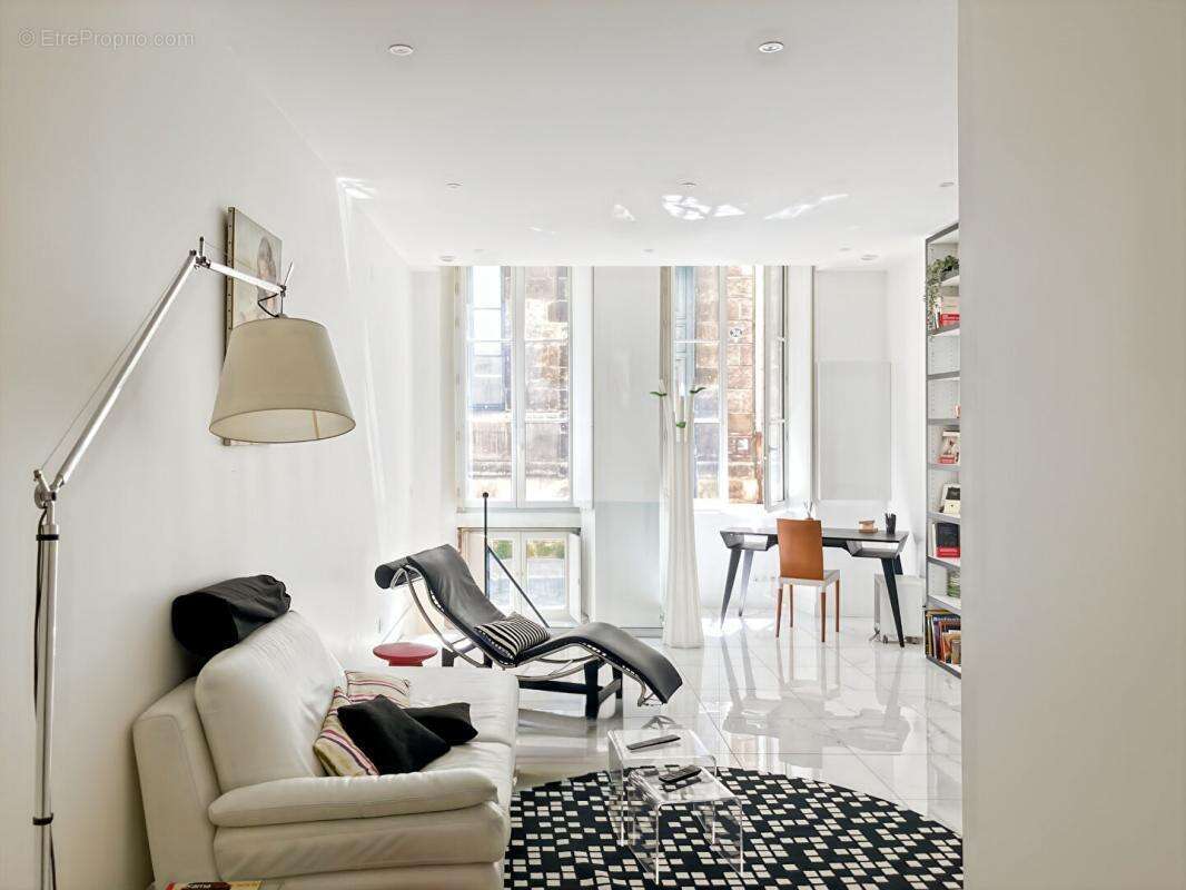 Elégant appartement avec prestations haut de gamme à proximité immédiate de Pey Berland - photo 4